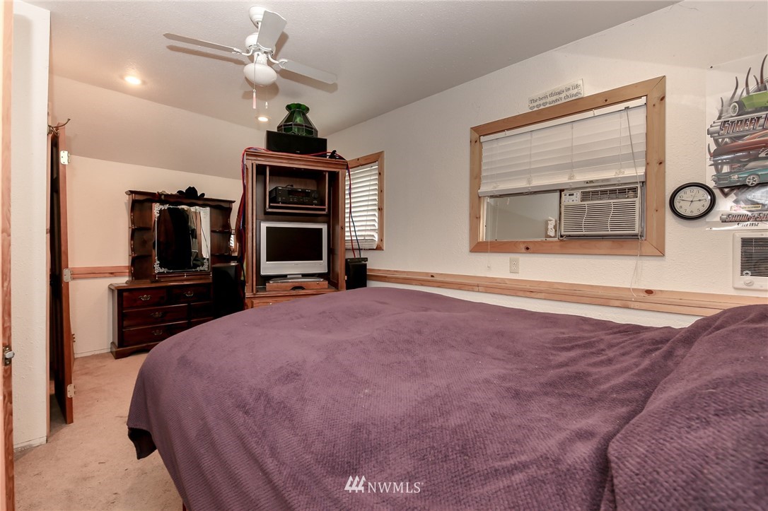17533 Southeast Covington Sawyer Road Kent, WA 98042 - Photo 17 of 25 Gallery Image 17
