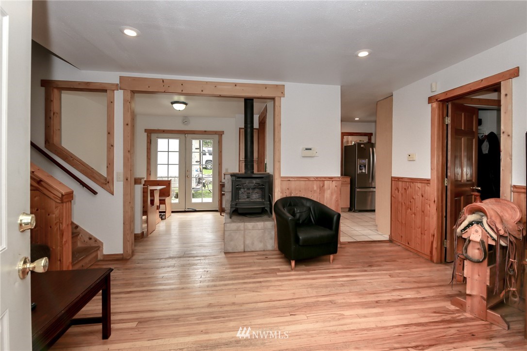 17533 Southeast Covington Sawyer Road Kent, WA 98042 - Photo 3 of 25 Gallery Image 3