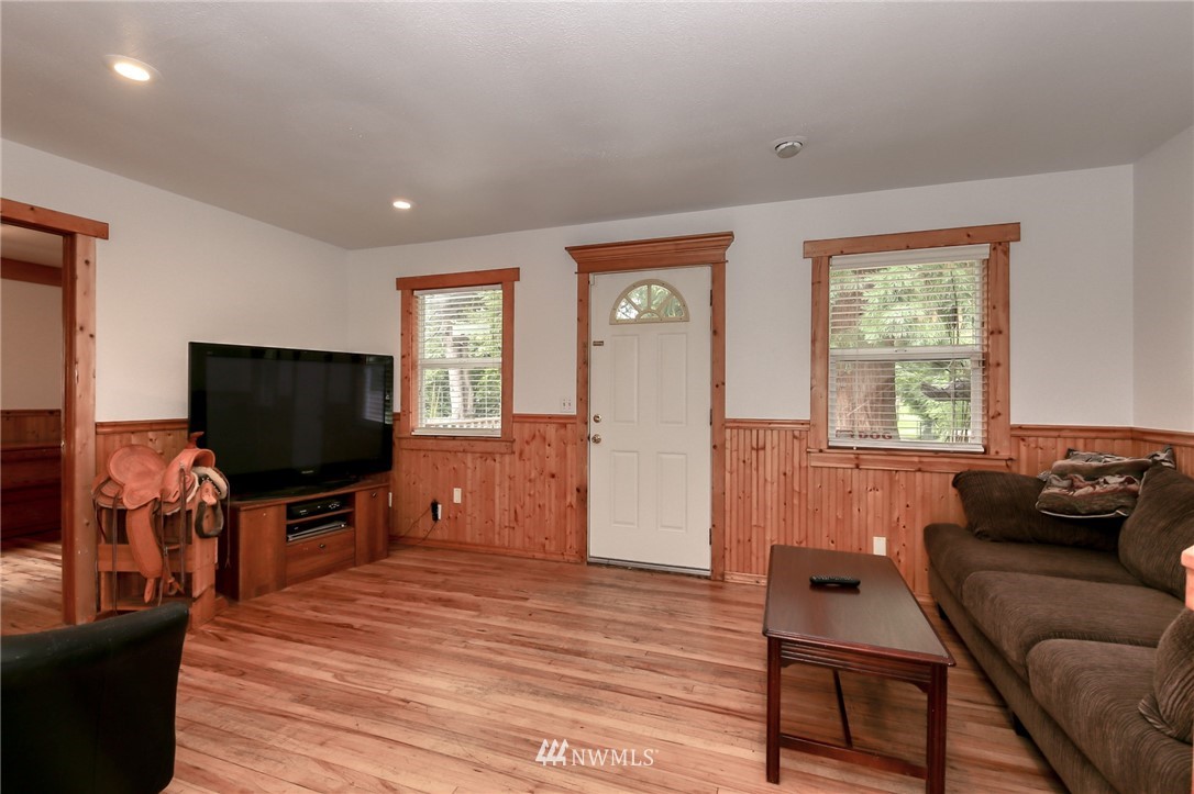 17533 Southeast Covington Sawyer Road Kent, WA 98042 - Photo 4 of 25 Gallery Image 4