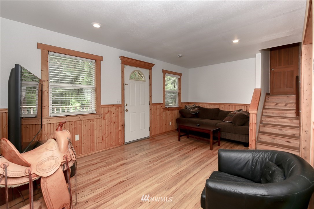 17533 Southeast Covington Sawyer Road Kent, WA 98042 - Photo 5 of 25 Gallery Image 5