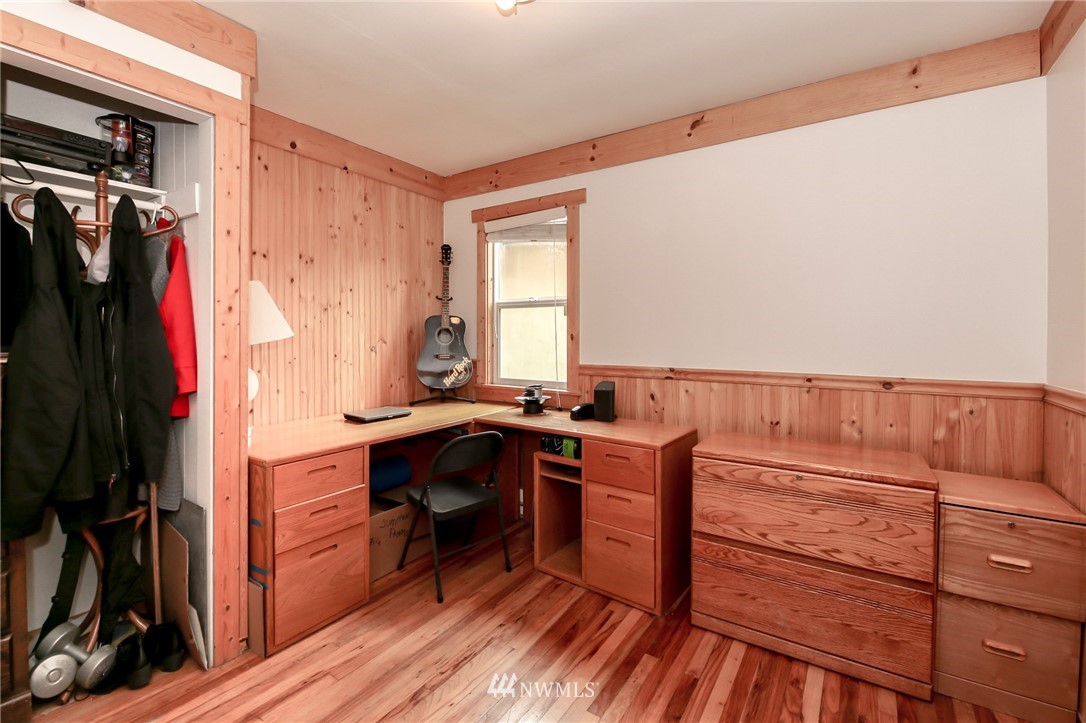 17533 Southeast Covington Sawyer Road Kent, WA 98042 - Photo 7 of 25 Gallery Image 7