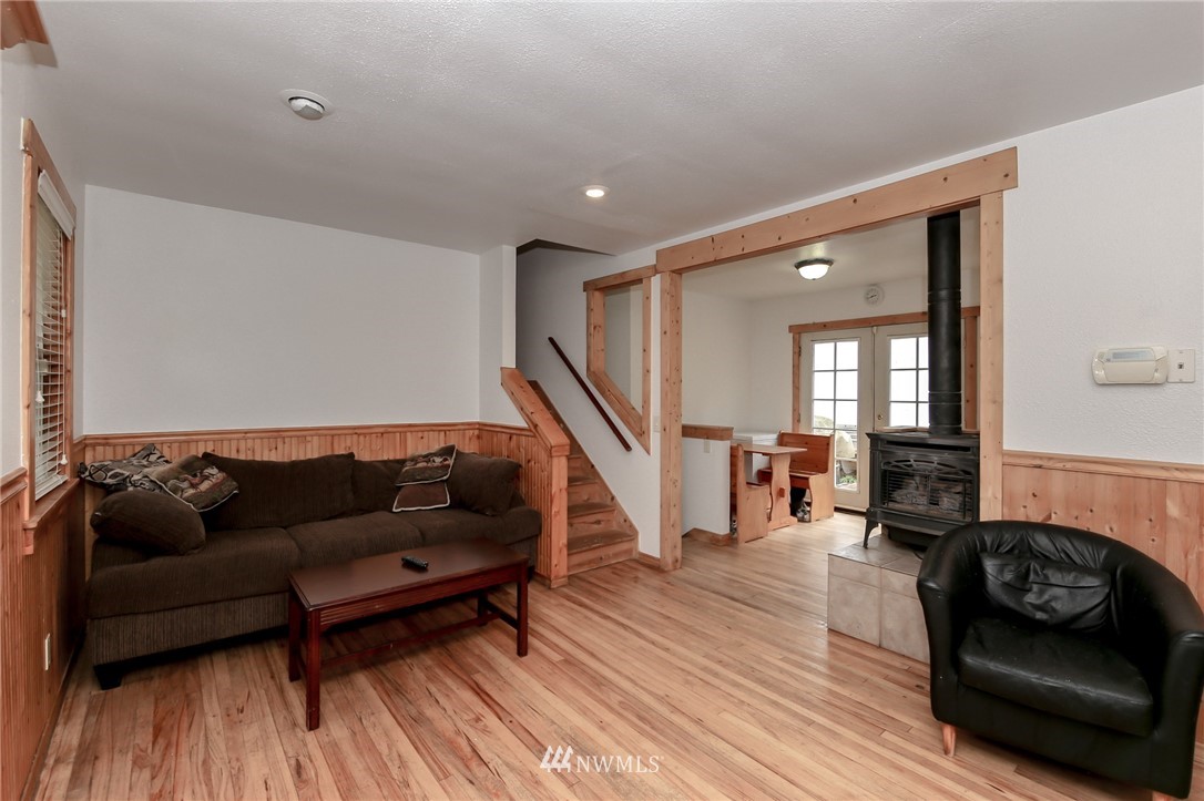 17533 Southeast Covington Sawyer Road Kent, WA 98042 - Photo 8 of 25 Gallery Image 8