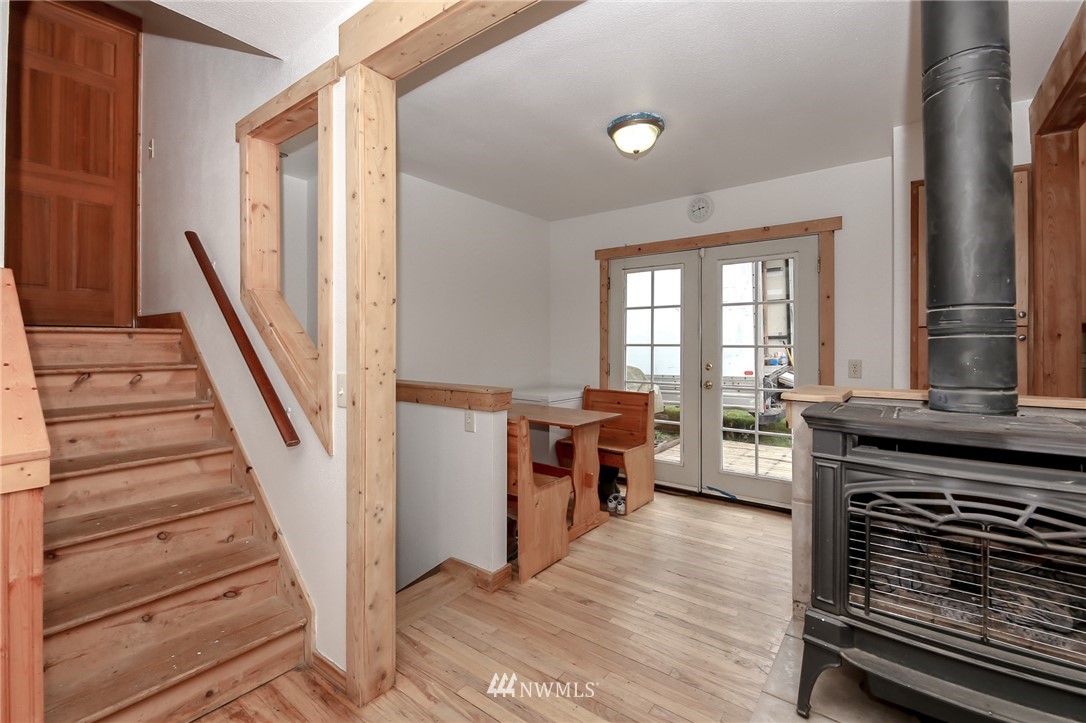 17533 Southeast Covington Sawyer Road Kent, WA 98042 - Photo 9 of 25 Gallery Image 9