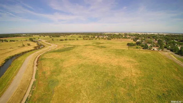 a view of an outdoor space and yard