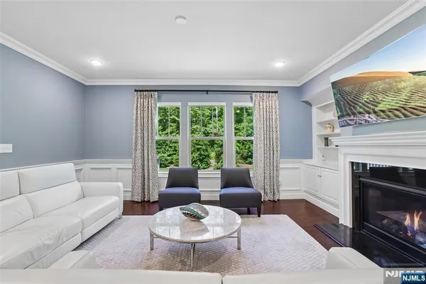 $1,150,000 | 10 Winfield Drive, Unit 602, Woodcliff Lake, NJ 07677