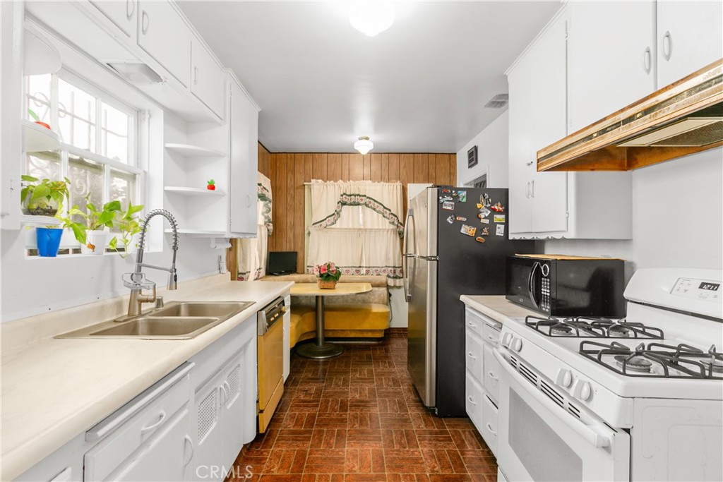 1615 North Van Ness Avenue Compton, CA 90221 - Photo 20 of 36 a kitchen with a sink stove and refrigerator