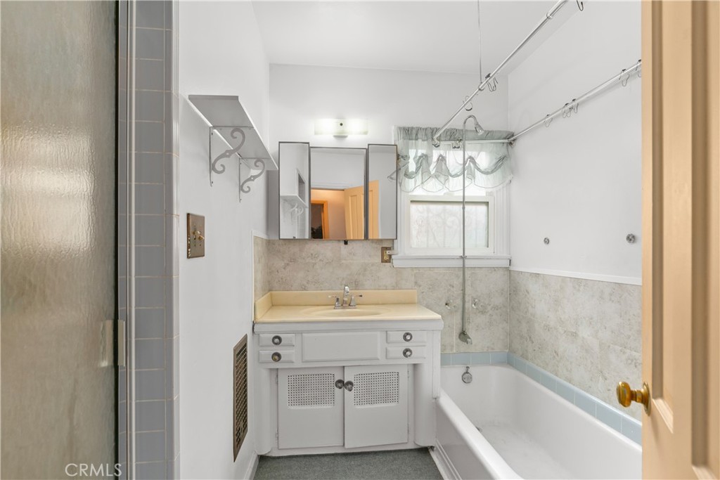 1615 North Van Ness Avenue Compton, CA 90221 - Photo 27 of 36 a bathroom with a bathtub sink and mirror