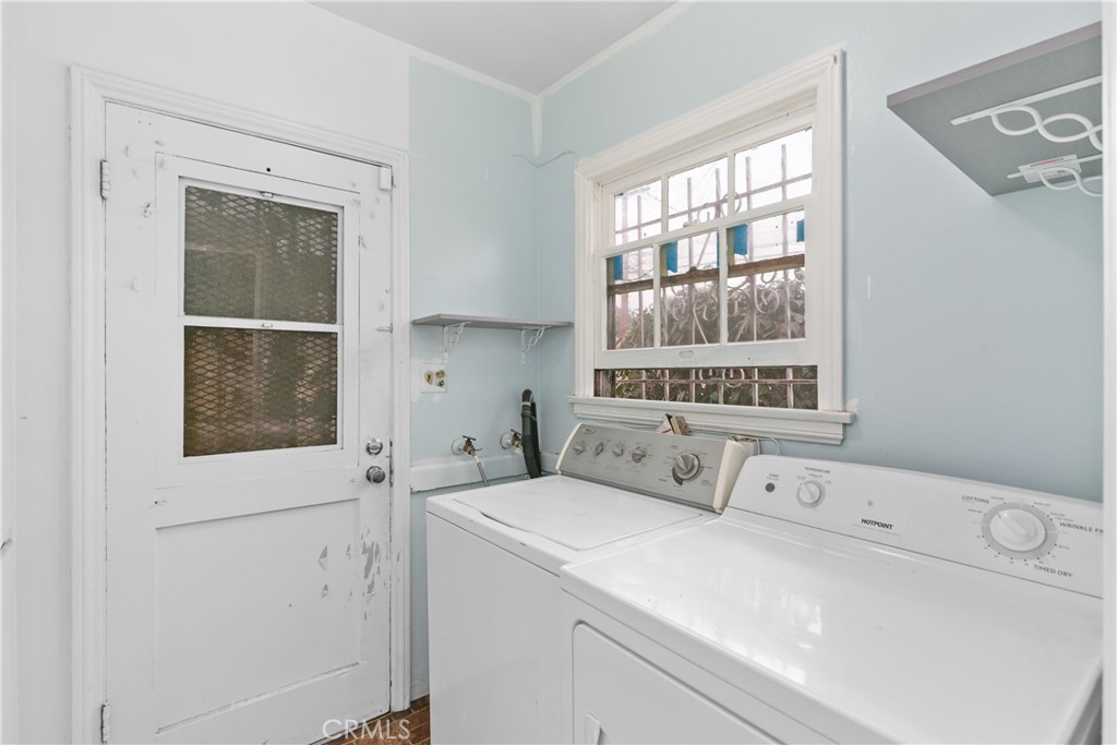 1615 North Van Ness Avenue Compton, CA 90221 - Photo 30 of 36 a view of utility room and window
