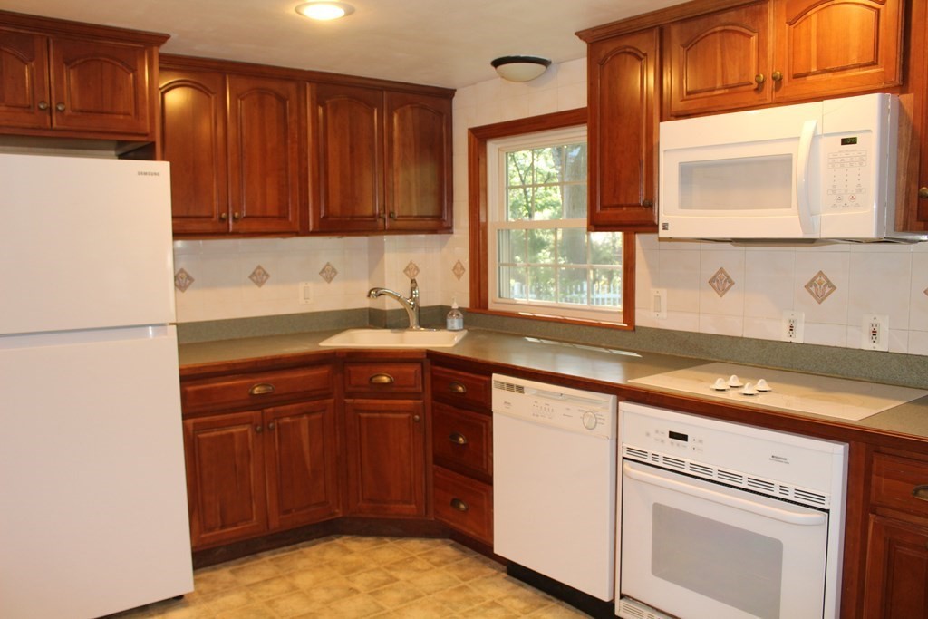 95 Oriole Road Stoughton, MA 02072 - Photo 11 of 42 Gallery Image 11