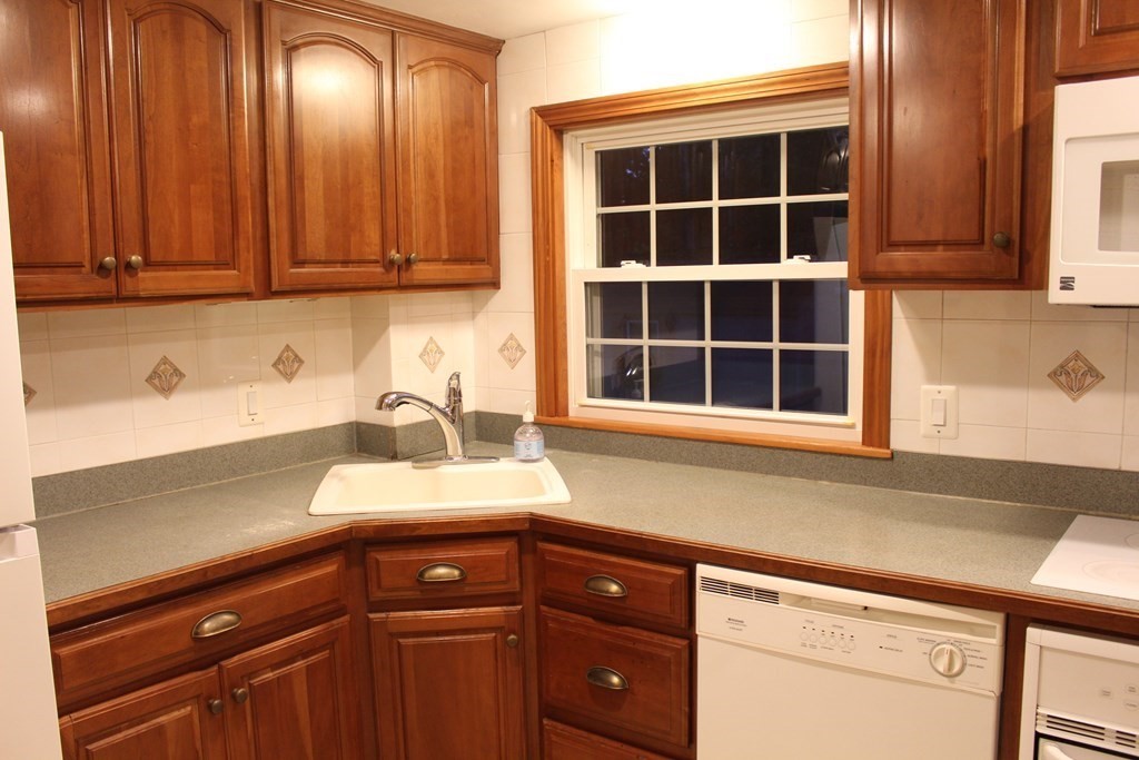 95 Oriole Road Stoughton, MA 02072 - Photo 12 of 42 Gallery Image 12