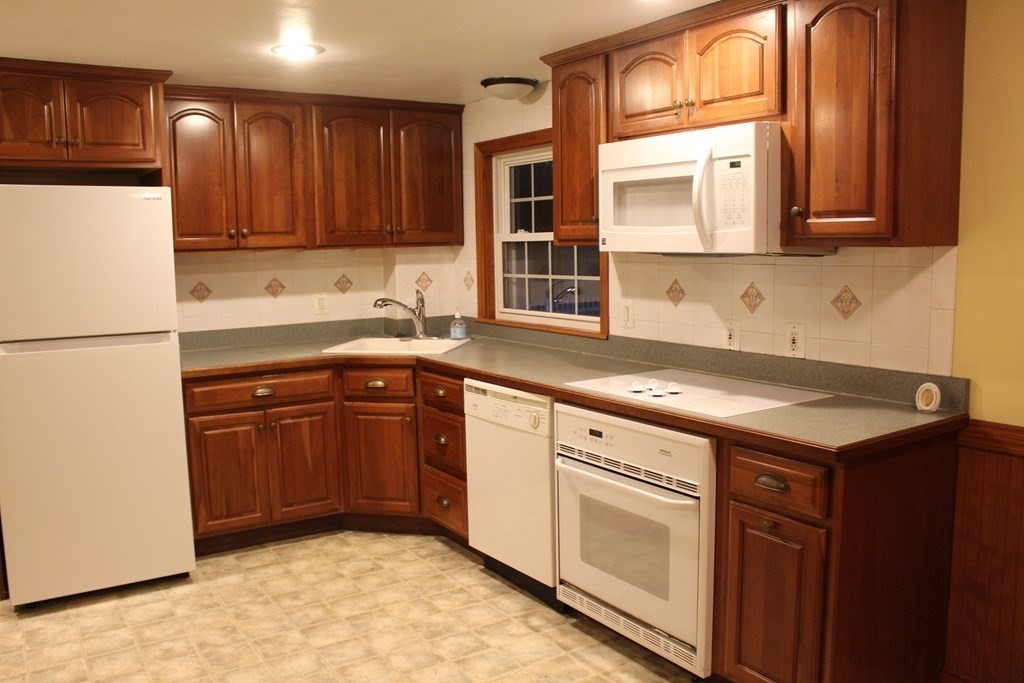 95 Oriole Road Stoughton, MA 02072 - Photo 13 of 42 Gallery Image 13