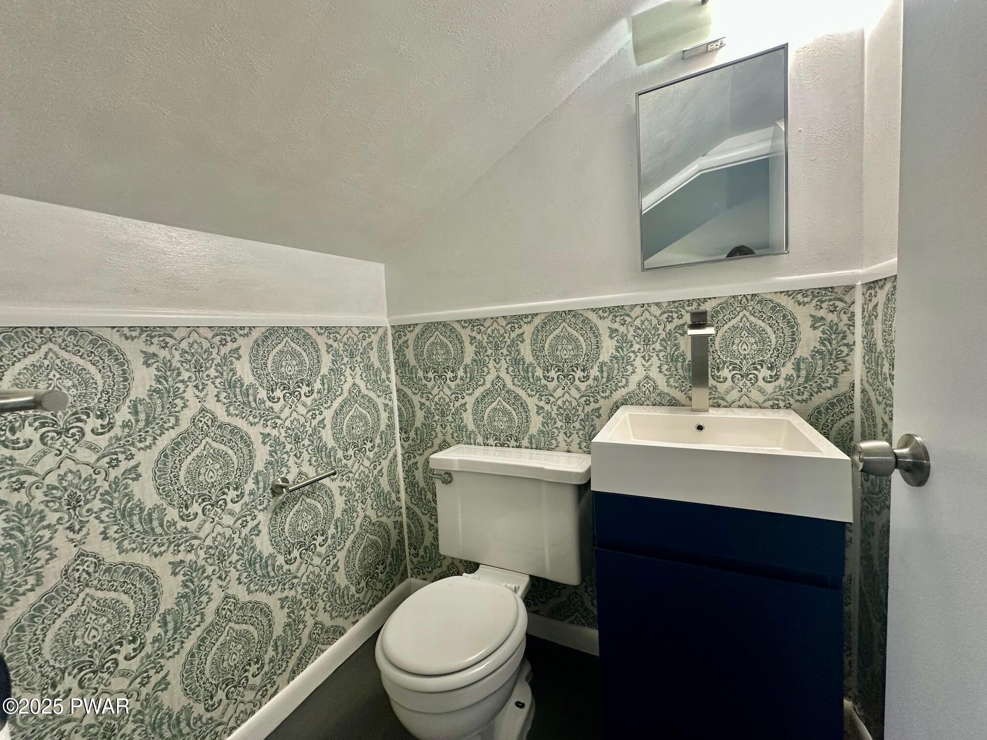 191 Hemlock Grove Road Greentown, PA 18426 - Photo 30 of 31 a bathroom with a sink toilet and mirror