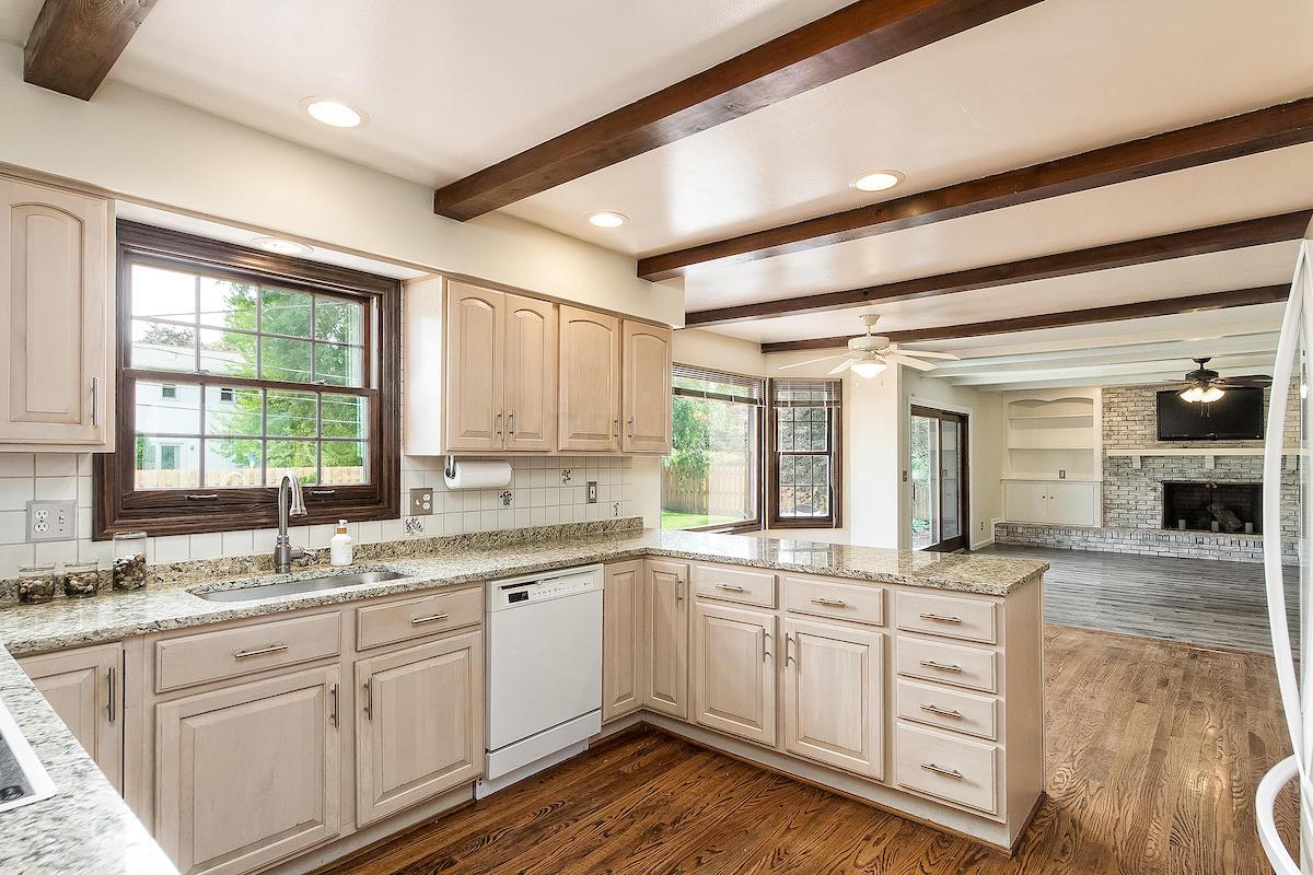 1331 Windham Road Upper Arlington, OH 43220 - Photo 2 of 44