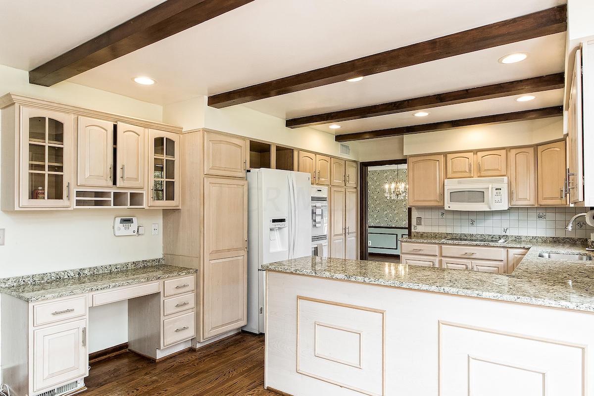 1331 Windham Road Upper Arlington, OH 43220 - Photo 5 of 44
