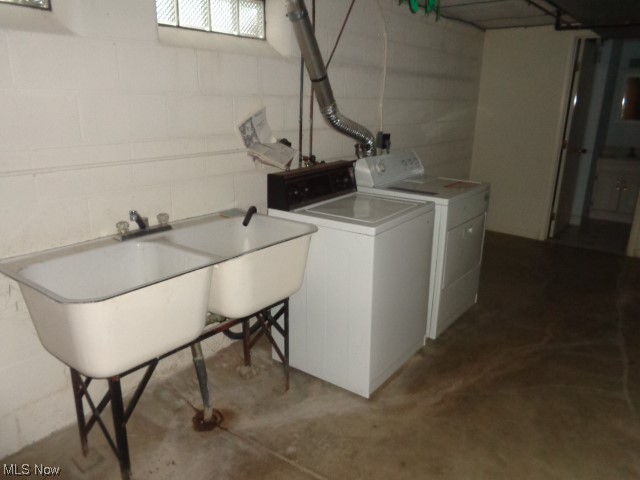 6351 Manchester Road Parma, OH 44129 - Photo 22 of 25 Washer & Dryer Stay