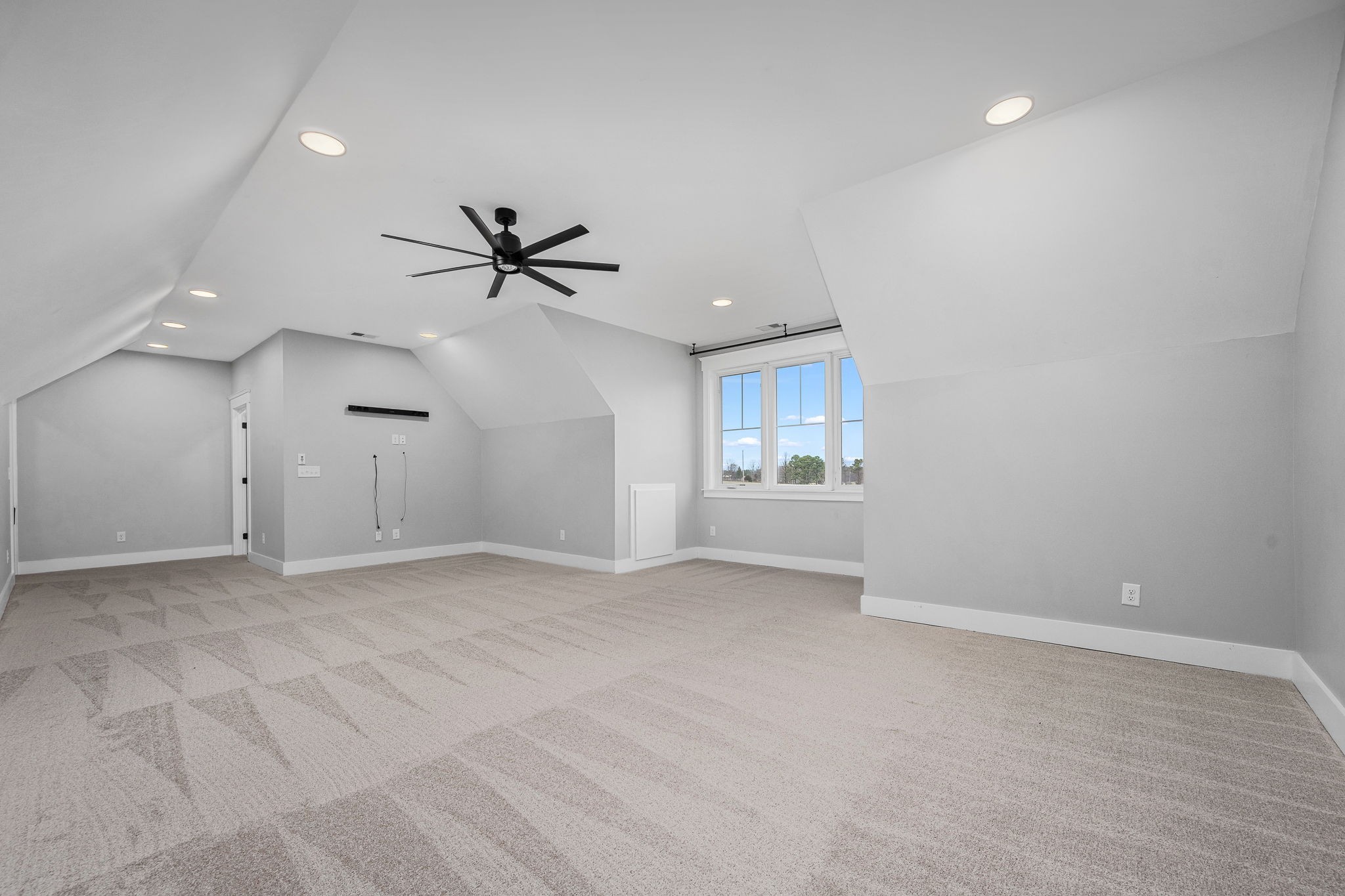 5296 Cross Plains Road White House, TN 37188 - Photo 40 of 87 an empty room with ceiling fan and window