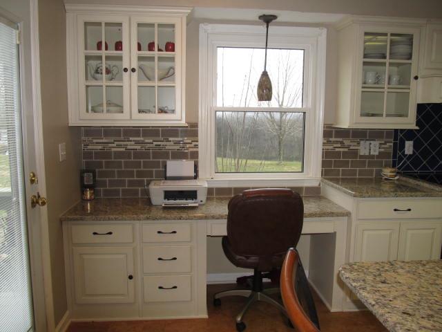 180 Bankshire Road Beechgrove, TN 37018 - Photo 8 of 20 Computer/work area in kitchen