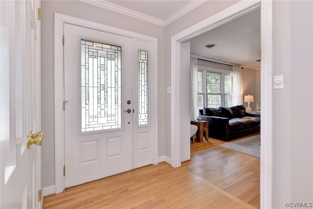 104 Lawnes Circle Williamsburg, VA 23185 - Photo 6 of 49 a living room with furniture and a window
