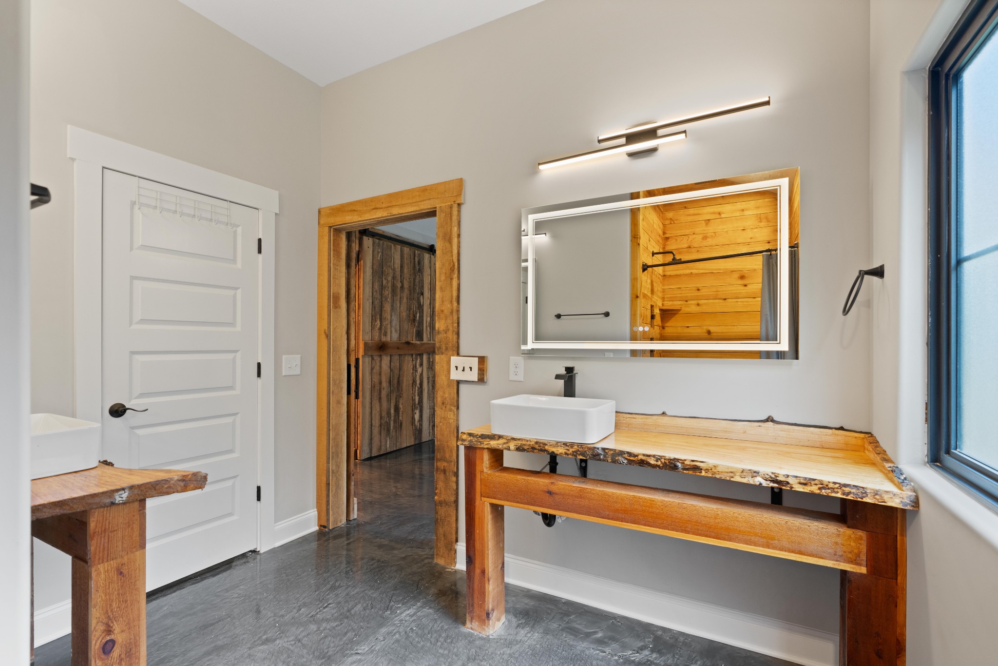 3320 Slayden-Marion Road Cumberland Furnace, TN 37051 - Photo 22 of 43 a room with furniture and mirror