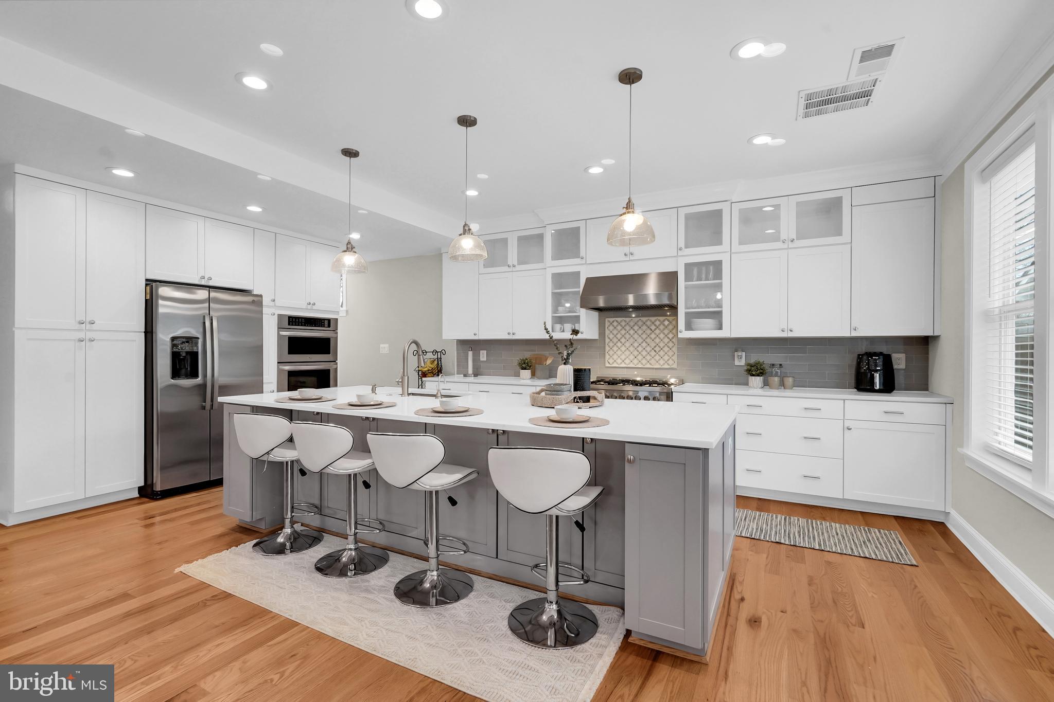 3925 Decatur Avenue Kensington, MD 20895 - Photo 11 of 55 Casual dining for 4 at the breakfast bar