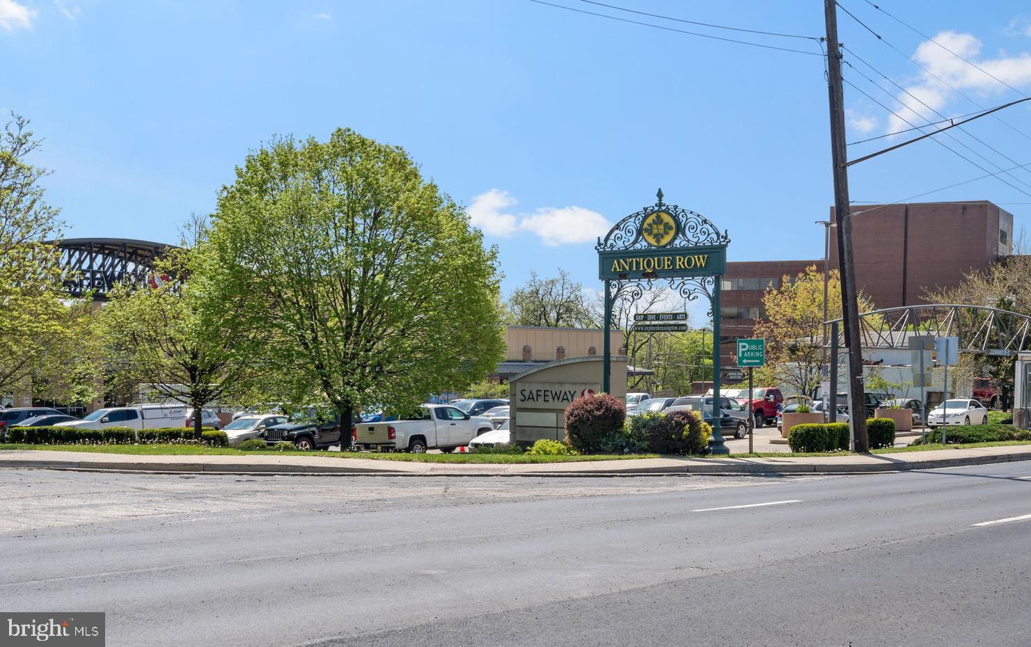 3925 Decatur Avenue Kensington, MD 20895 - Photo 49 of 55 It's fun to visit Howard Ave off Connecticut