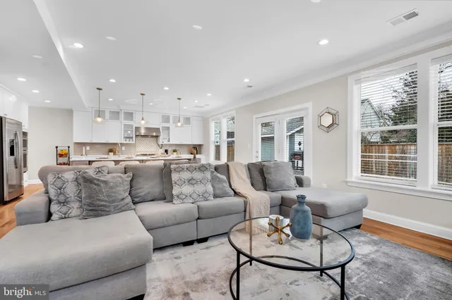 $1,250,000 | 3925 Decatur Avenue, Kensington, MD 20895