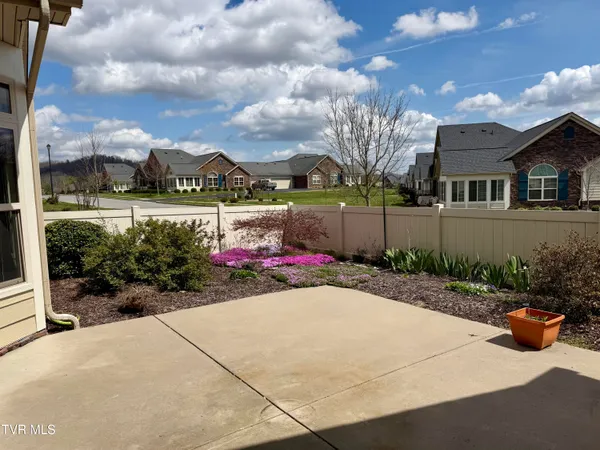 $409,850 | 1450 Hatterdale Farm Road, Unit 1450, Blountville, TN 37617