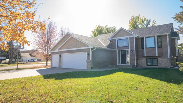 $339,900 | 1048 Prairie Ridge Lane, Lester Prairie, MN 55354