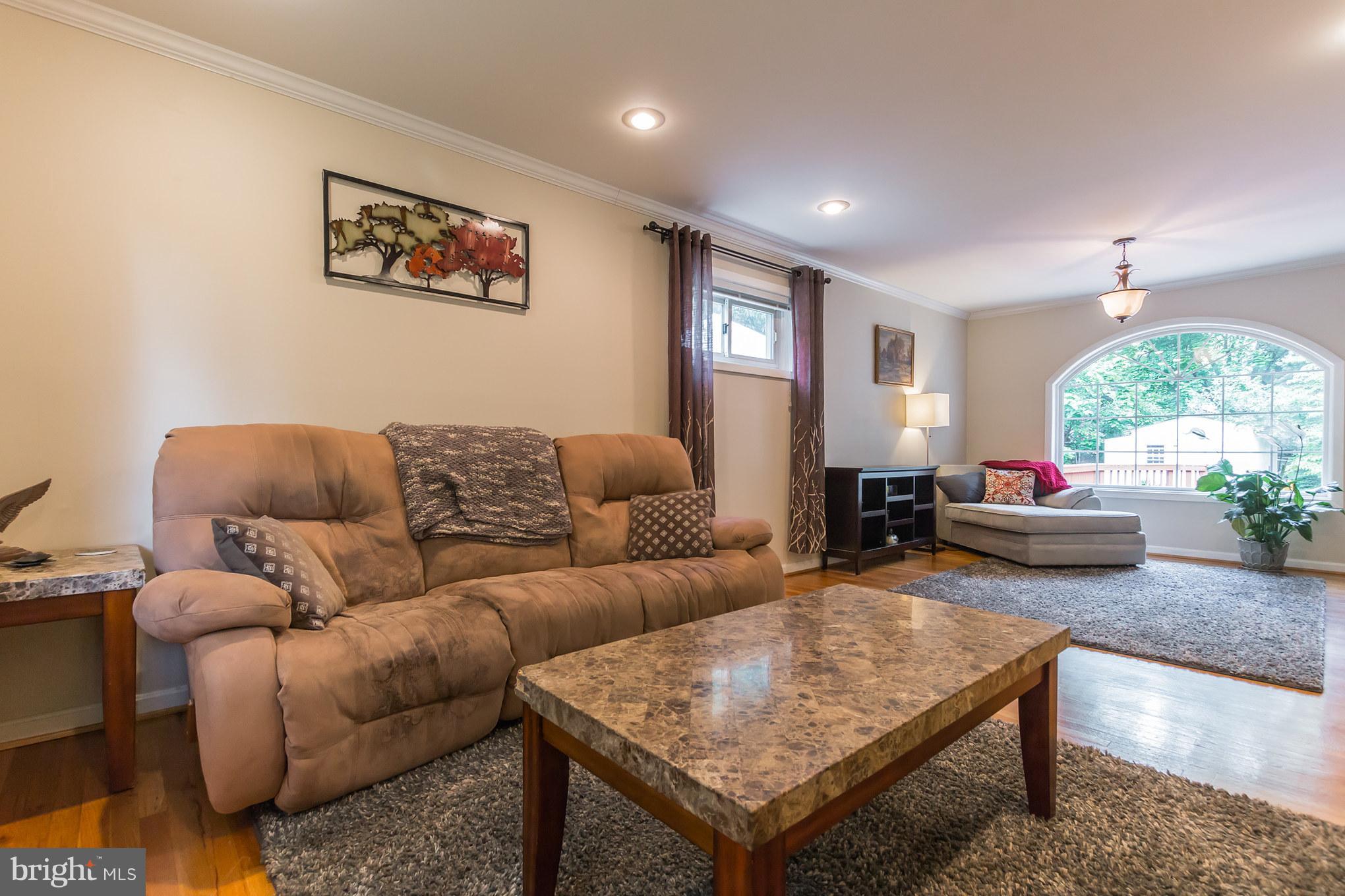 4207 Southend Road Rockville, MD 20853 - Photo 8 of 30 Living Room