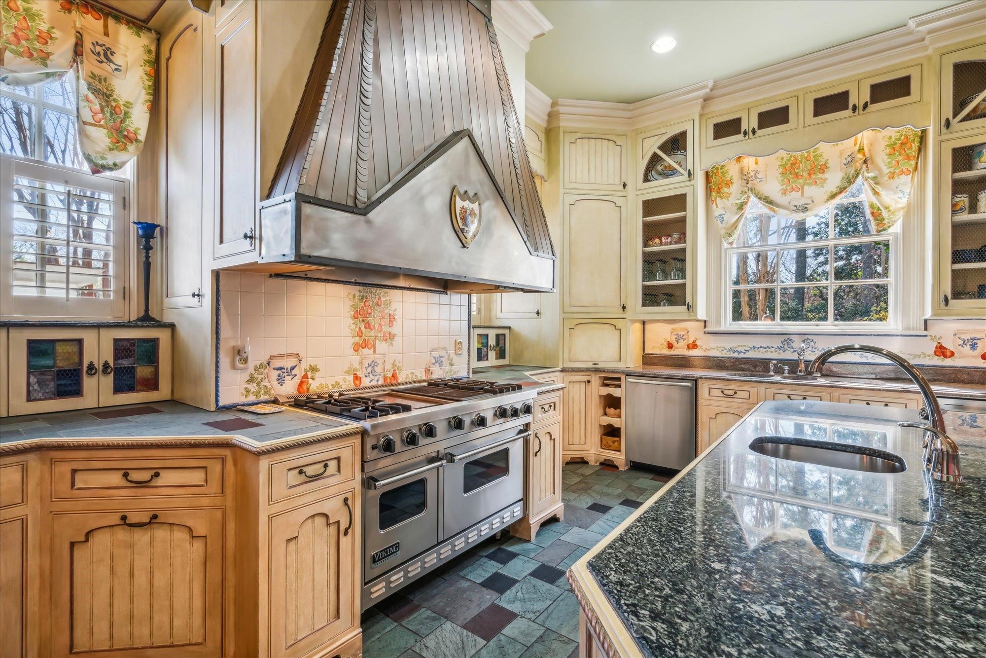 4051 Baronne Way Memphis, TN 38117 - Photo 9 of 40