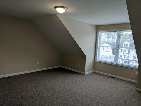 $2,550 | 26 Eagle Ridge Road, Unit 3, Sandown, NH 03873