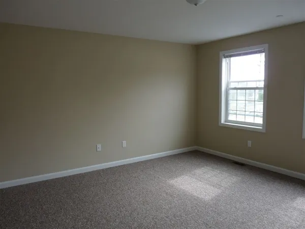 $2,550 | 26 Eagle Ridge Road, Unit 3, Sandown, NH 03873