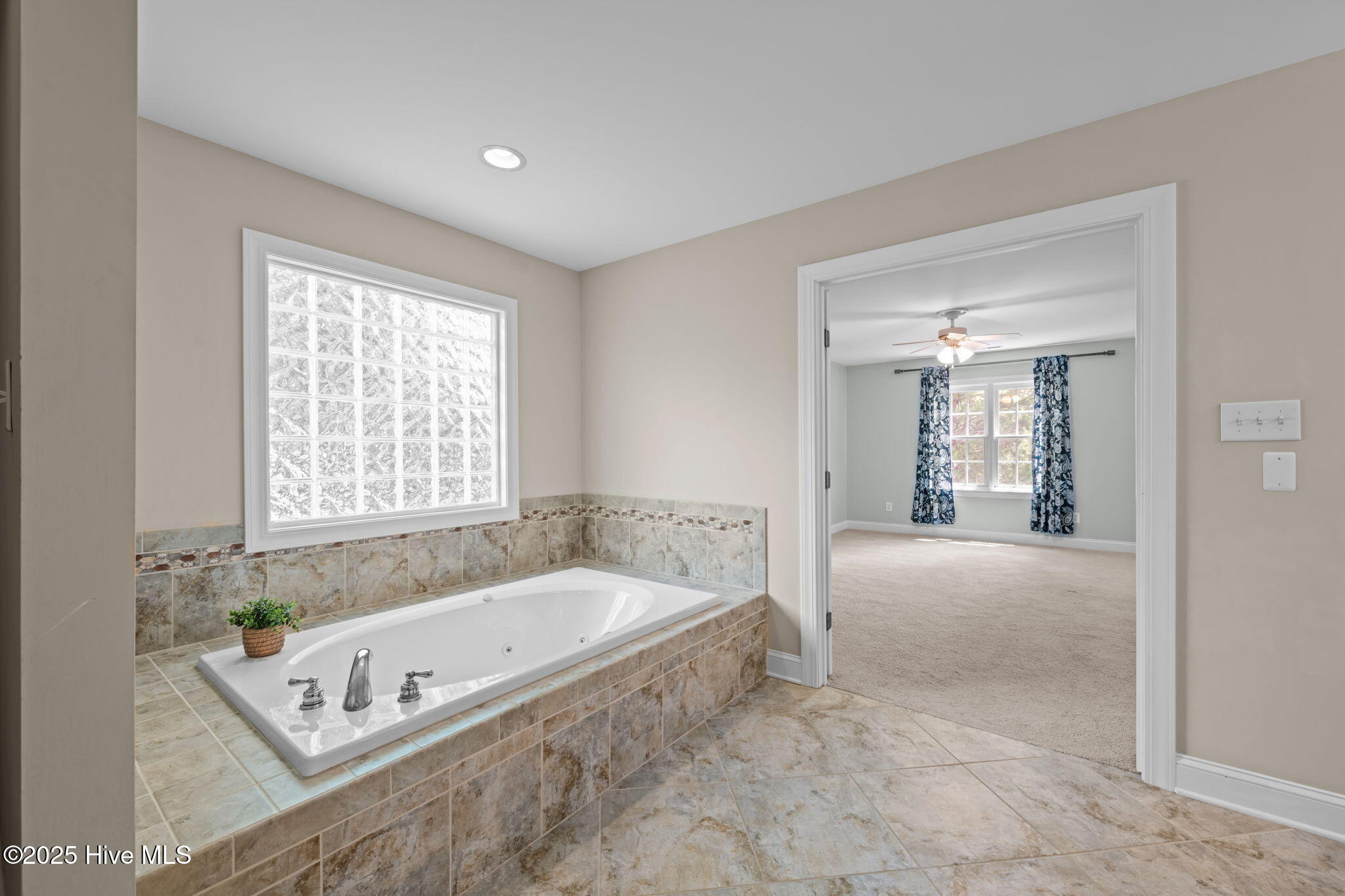 1609 Lucerne Way New Bern, NC 28560 - Photo 19 of 48 Primary Bath