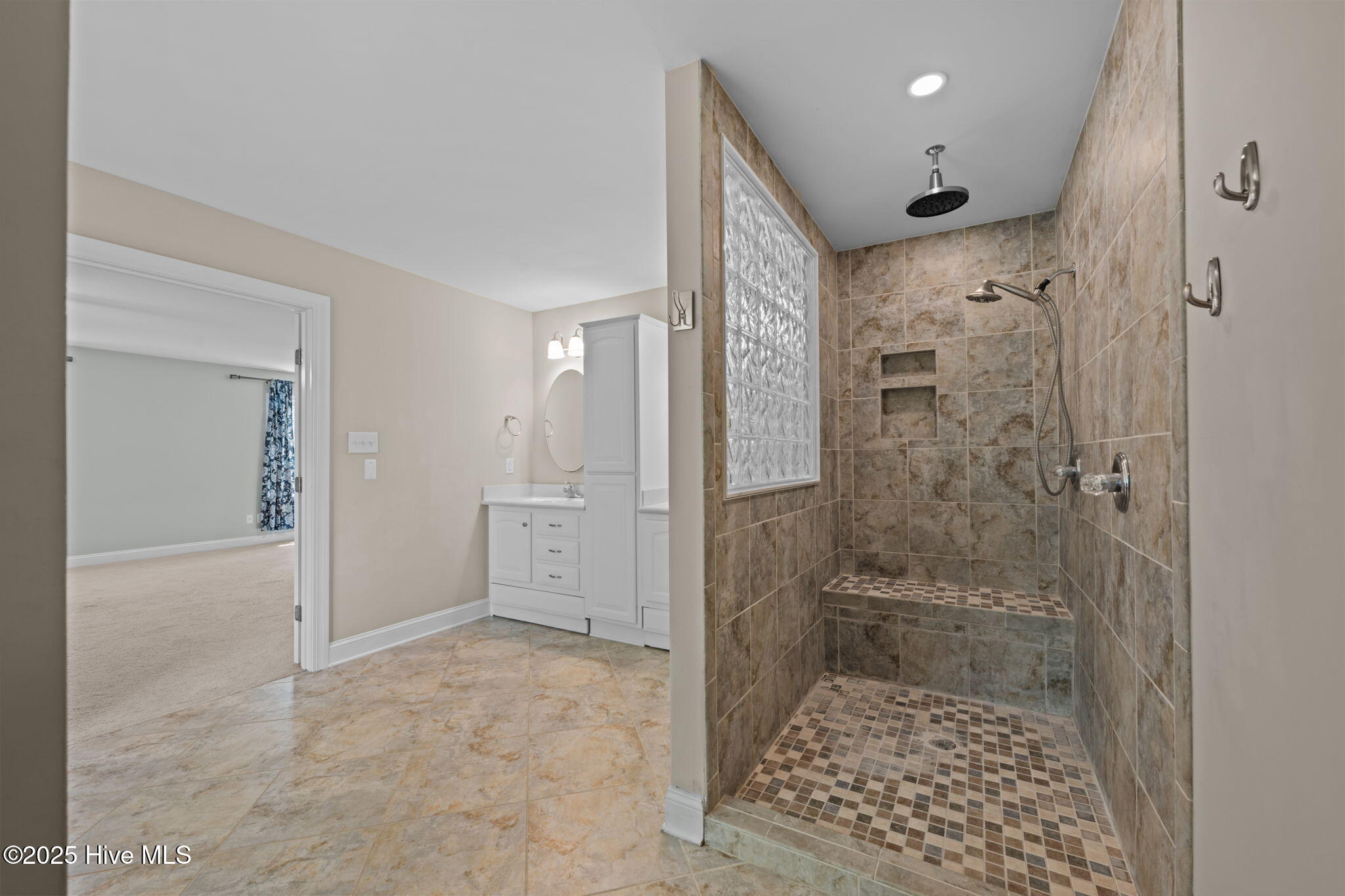 1609 Lucerne Way New Bern, NC 28560 - Photo 20 of 48 Primary Bath