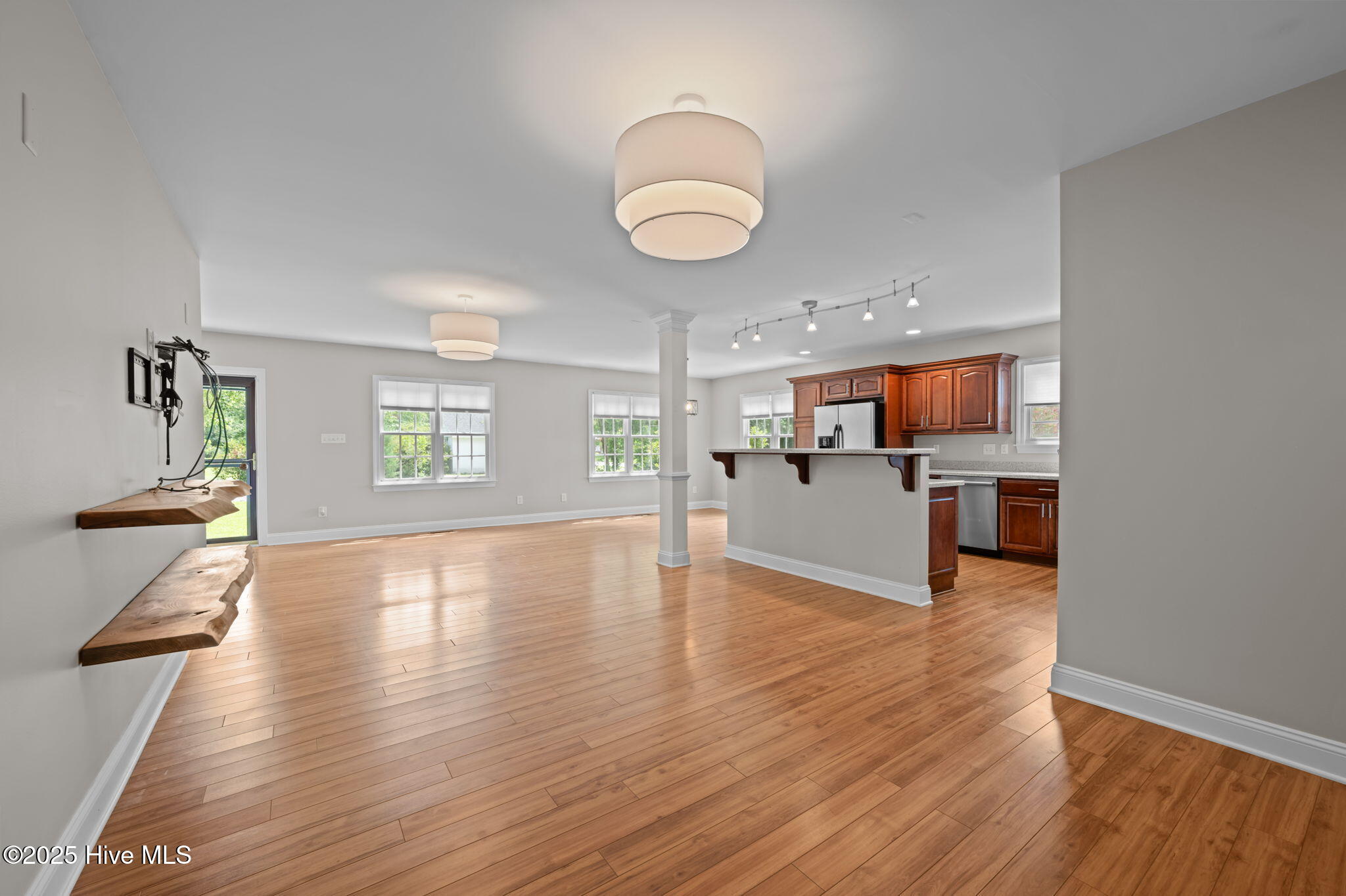 1609 Lucerne Way New Bern, NC 28560 - Photo 2 of 48 Living