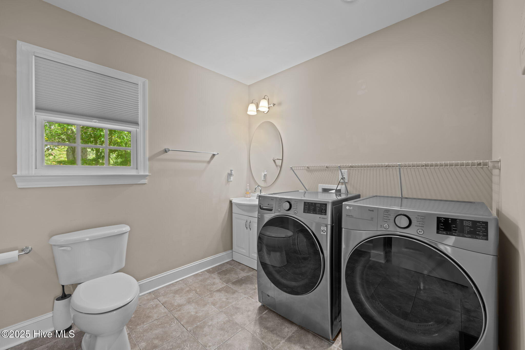 1609 Lucerne Way New Bern, NC 28560 - Photo 32 of 48 Laundry with Full Bath