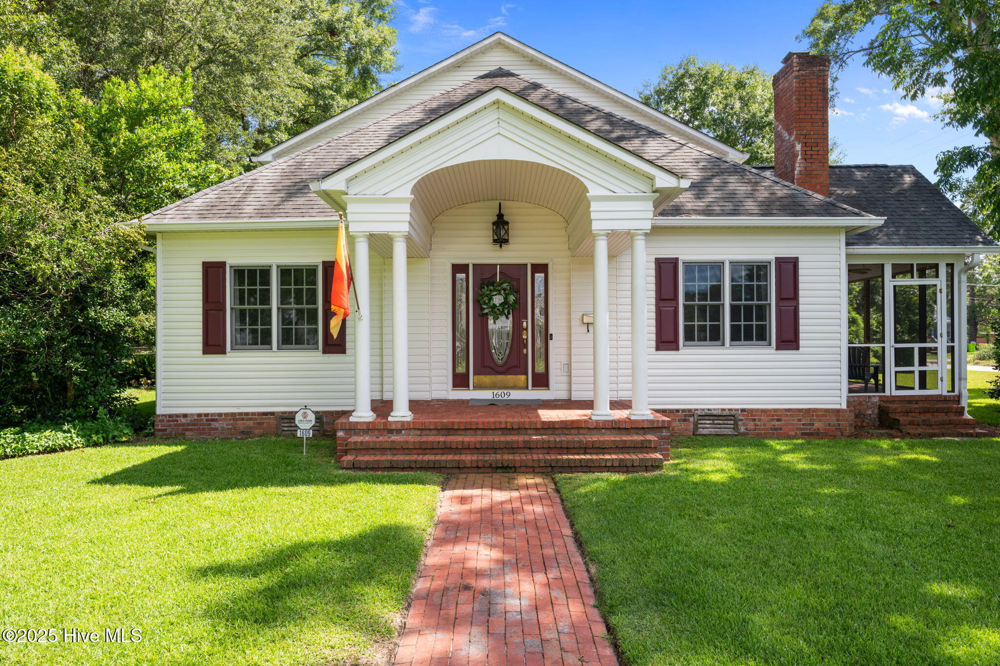 1609 Lucerne Way New Bern, NC 28560 - Photo 46 of 48 Front