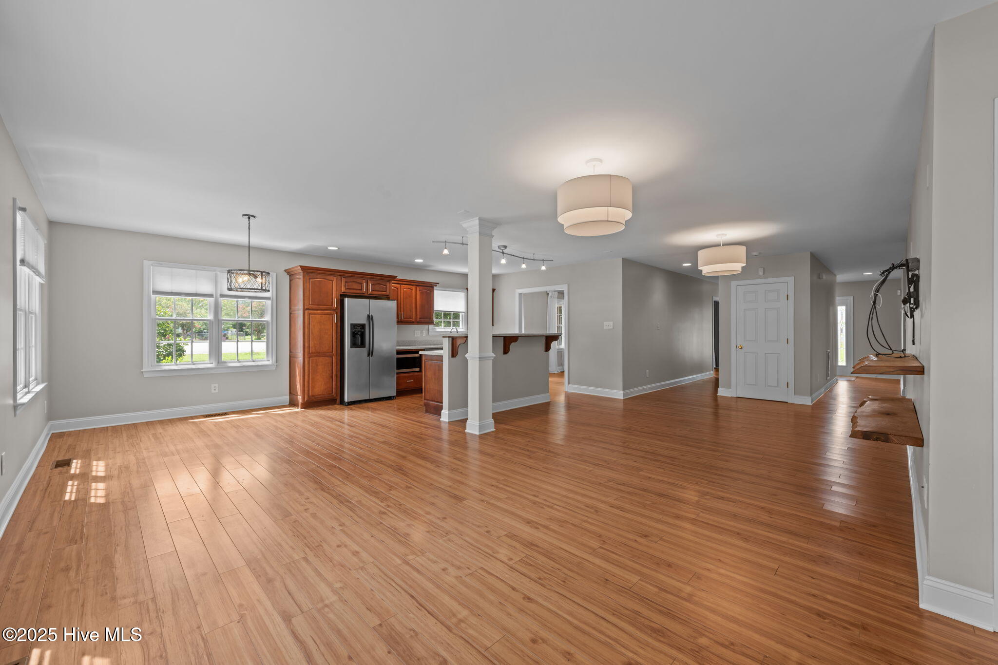 1609 Lucerne Way New Bern, NC 28560 - Photo 8 of 48 Living Overview