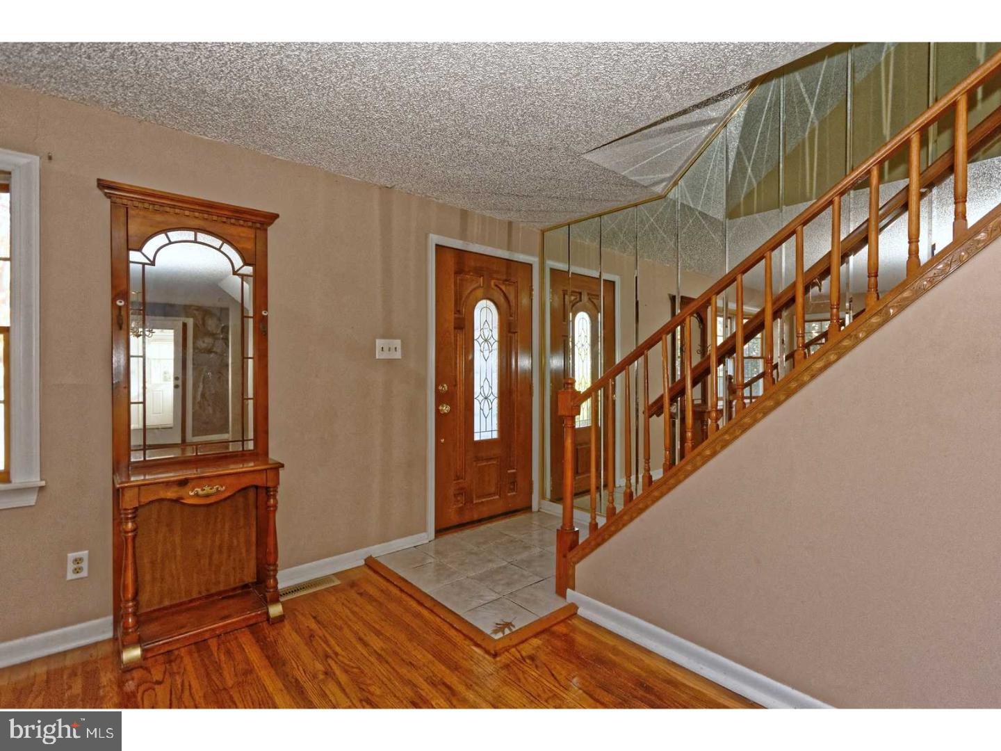 402 Cornell Road Glassboro, NJ 08028 - Photo 3 of 25 Living Room