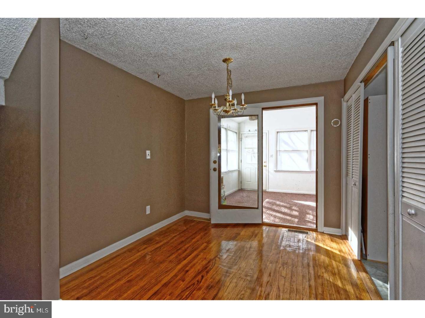402 Cornell Road Glassboro, NJ 08028 - Photo 6 of 25 Living Room