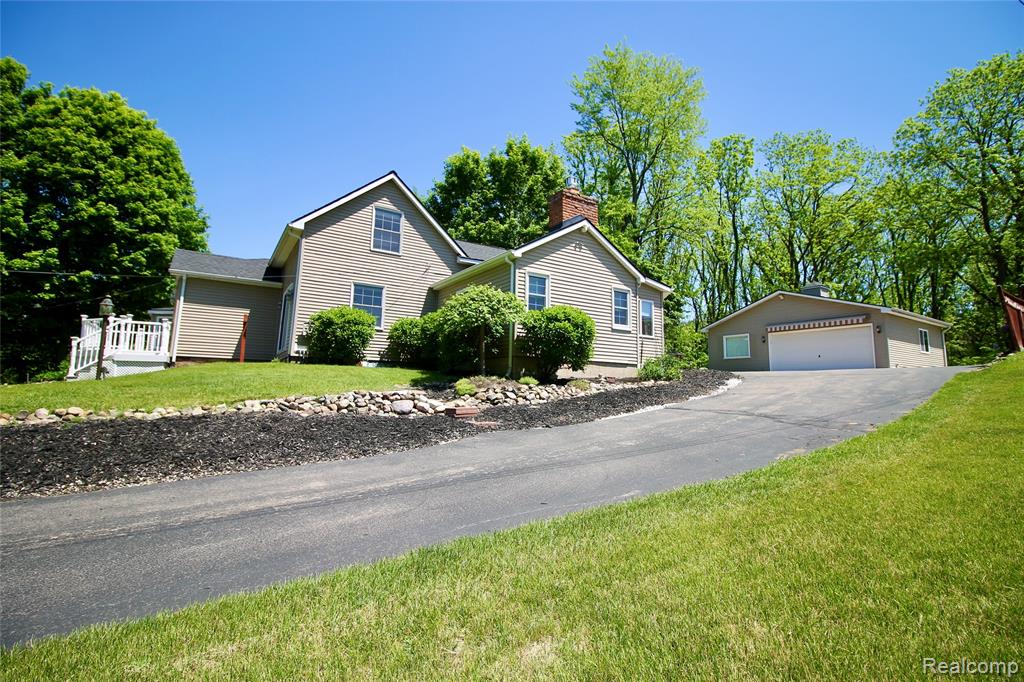 8372 Parshallville Road Fenton, MI 48430 - Photo 1 of 44