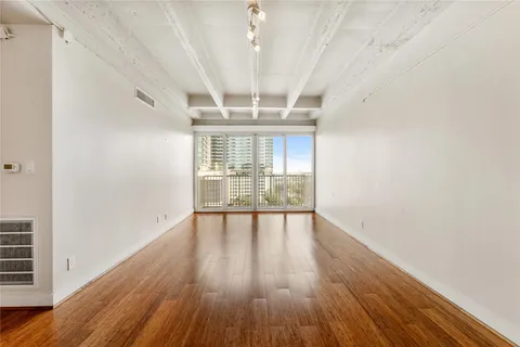 $187,500 | 3600 Montrose Boulevard, Unit 904, Houston, TX 77006