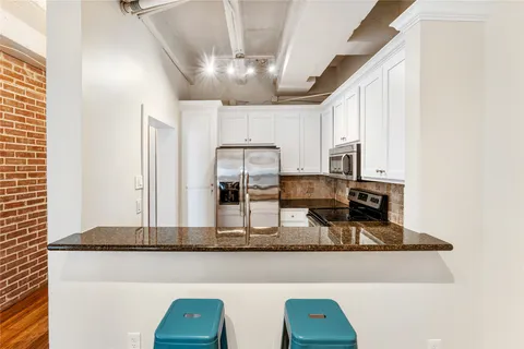 $187,500 | 3600 Montrose Boulevard, Unit 904, Houston, TX 77006