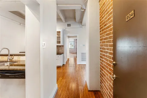 $187,500 | 3600 Montrose Boulevard, Unit 904, Houston, TX 77006