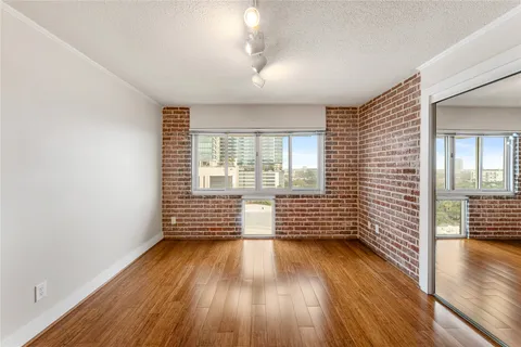 $187,500 | 3600 Montrose Boulevard, Unit 904, Houston, TX 77006
