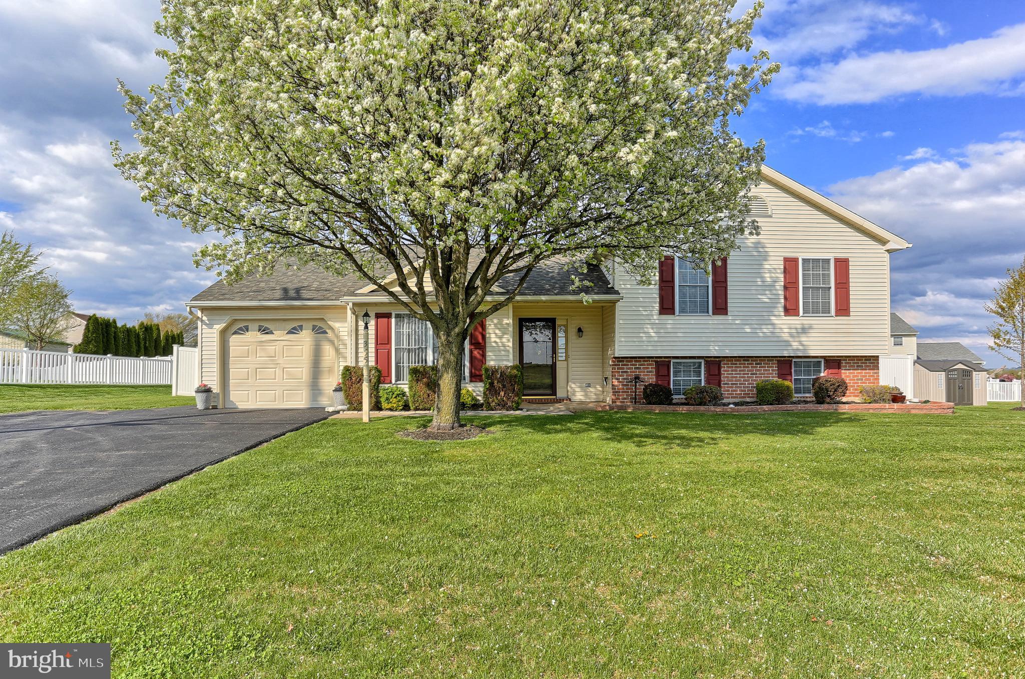 355 Chestnut Street Mount Wolf, PA 17347 - Photo 1 of 34 Gallery Image 1