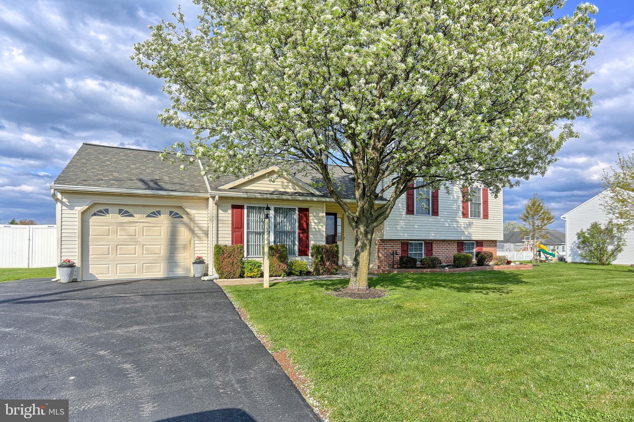355 Chestnut Street Mount Wolf, PA 17347 - Photo 3 of 34 Gallery Image 3