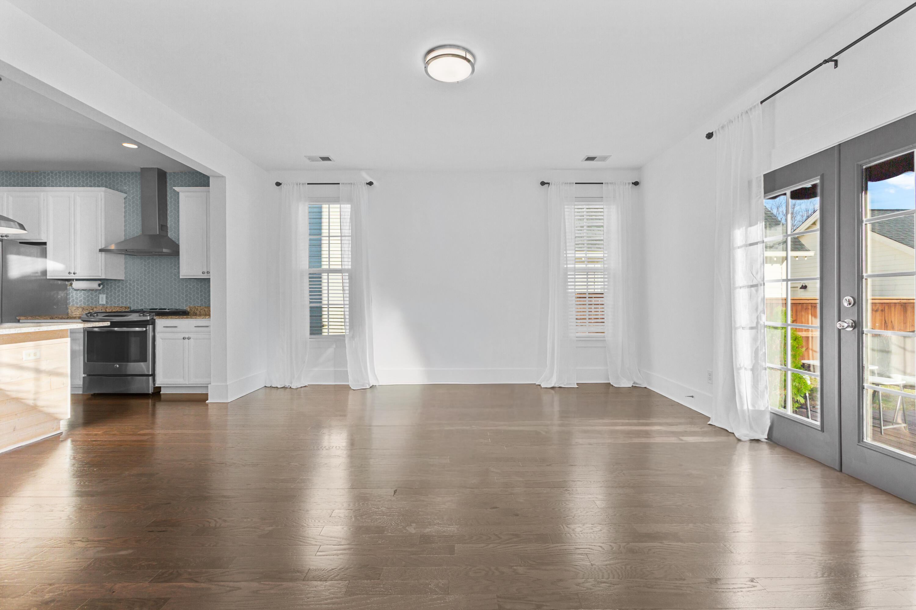 615 Long Meadow Street Summerville, SC 29486 - Photo 5 of 25 615LongMeadow.NicoleBurbgePhoto-8