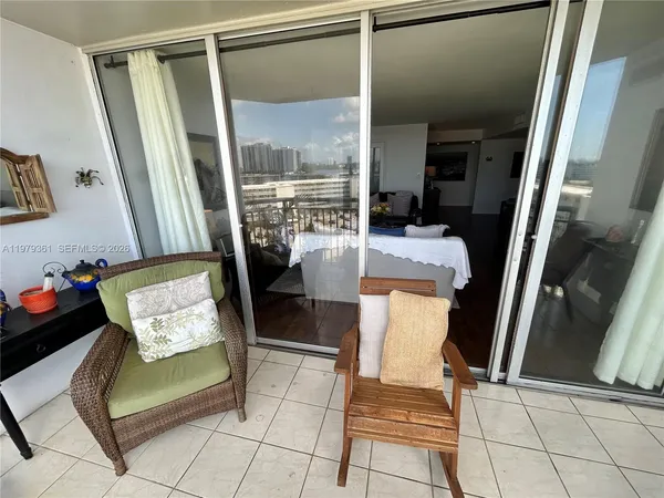 $2,500 | 18031 Biscayne Boulevard, Unit 904, Aventura, FL 33160