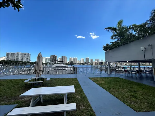 $2,500 | 18031 Biscayne Boulevard, Unit 904, Aventura, FL 33160